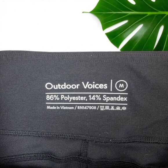 Outdoor Voices 3/4 Crop Compression Leggings in Black - M | Medium - Picture 10 of 10